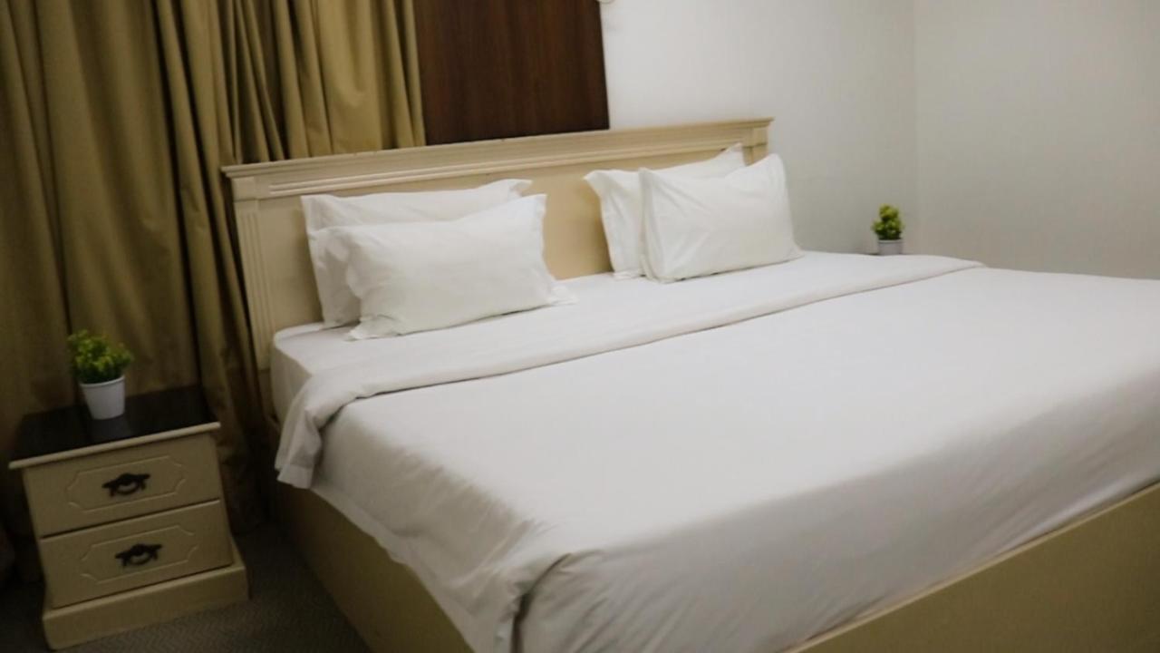 Al Farhan Hotel Suites Ar Riyad Esterno foto