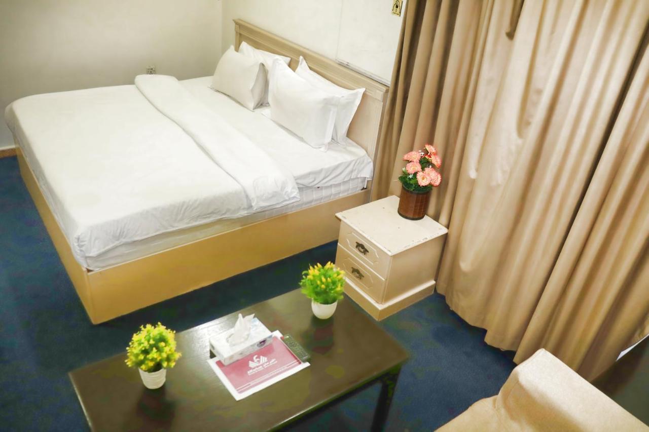 Al Farhan Hotel Suites Ar Riyad Esterno foto